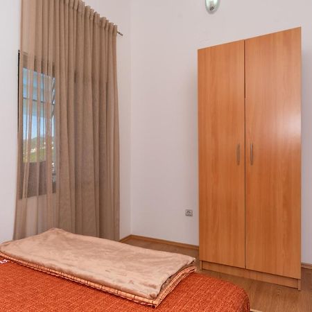 Apartman Sara Bar Buitenkant foto