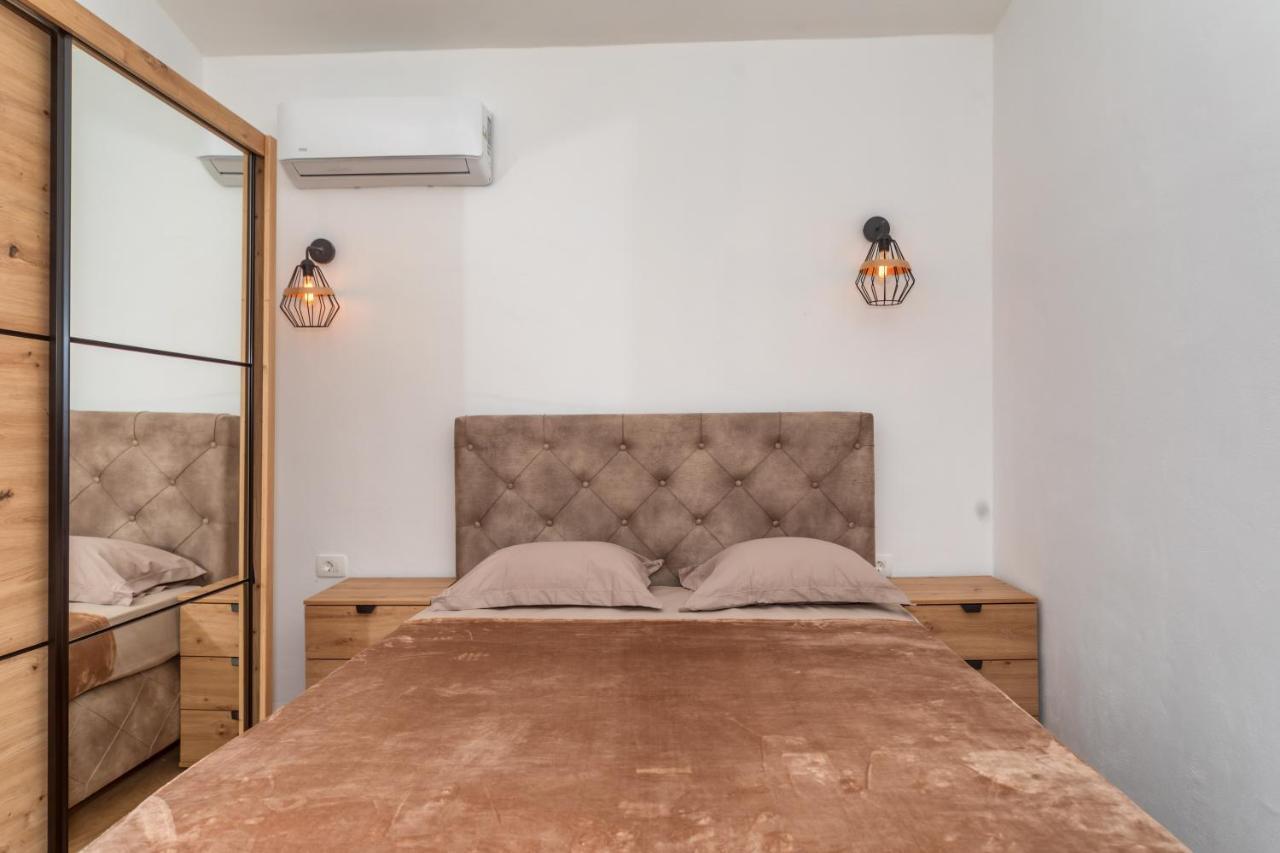 Apartman Sara Bar Buitenkant foto