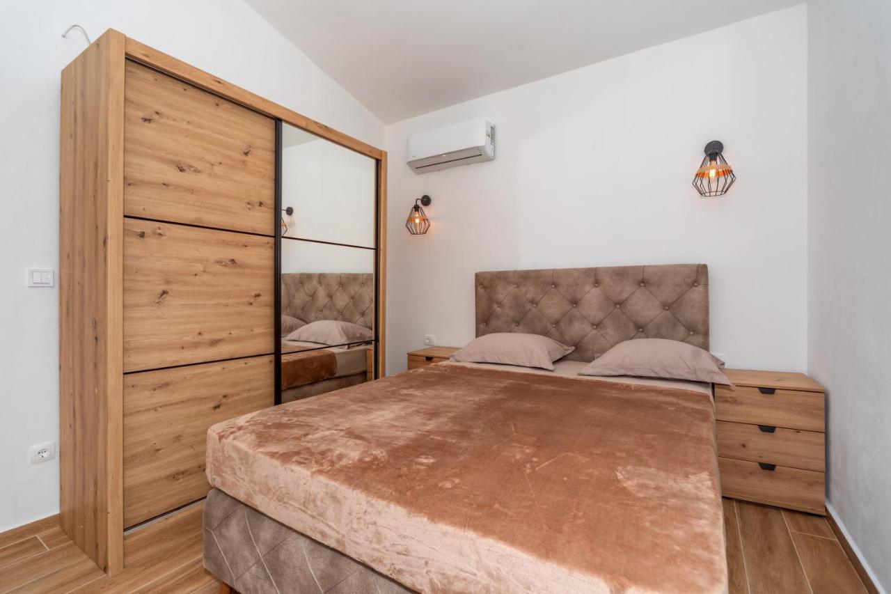 Apartman Sara Bar Buitenkant foto