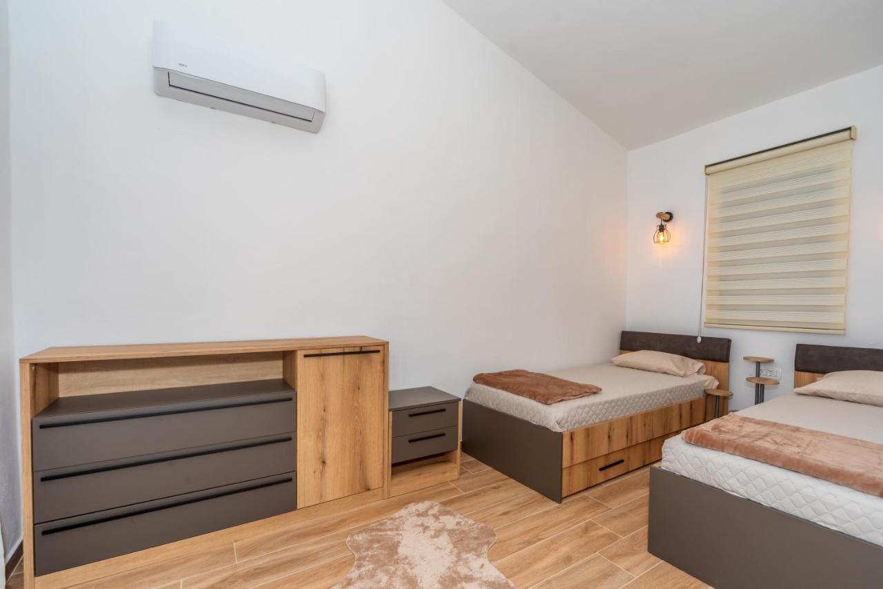 Apartman Sara Bar Buitenkant foto
