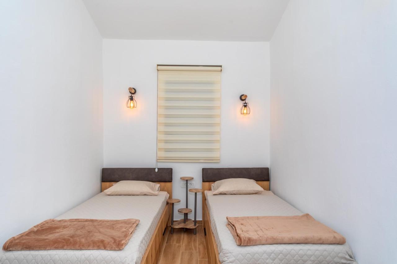 Apartman Sara Bar Buitenkant foto