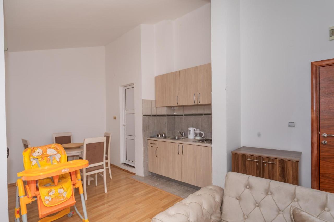 Apartman Sara Bar Buitenkant foto