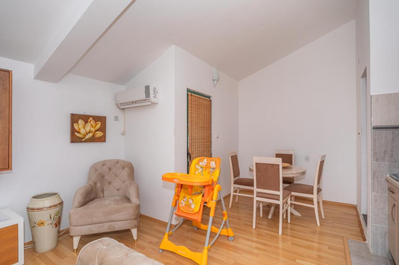Apartman Sara Bar Buitenkant foto
