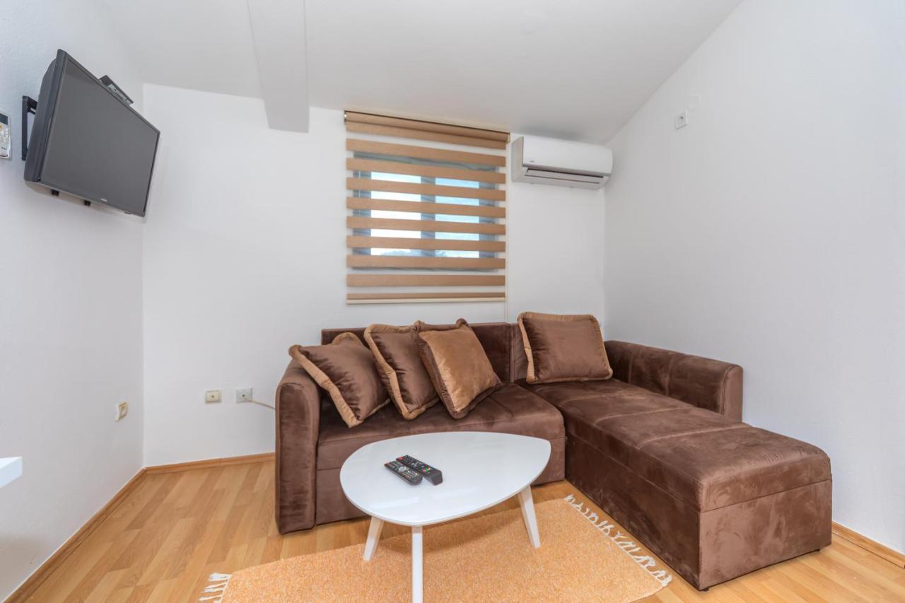Apartman Sara Bar Buitenkant foto