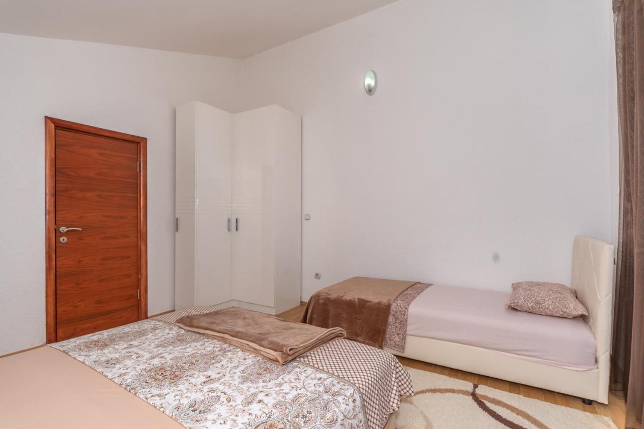 Apartman Sara Bar Buitenkant foto