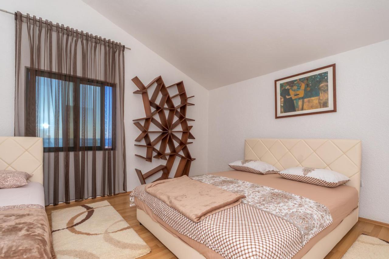 Apartman Sara Bar Buitenkant foto