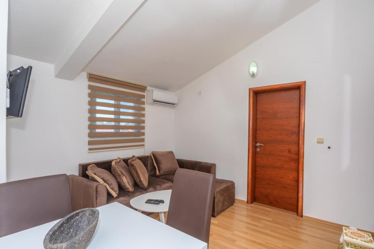 Apartman Sara Bar Buitenkant foto