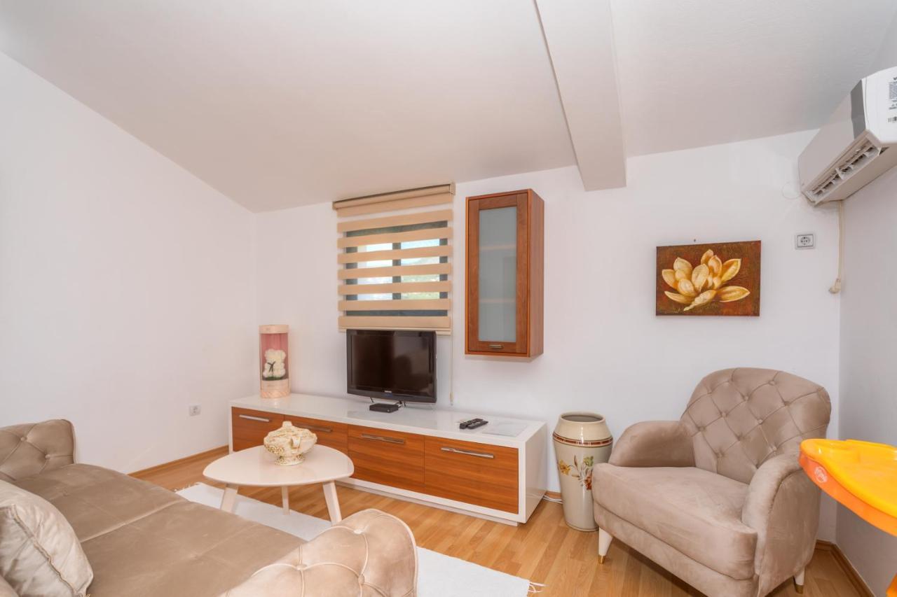 Apartman Sara Bar Buitenkant foto