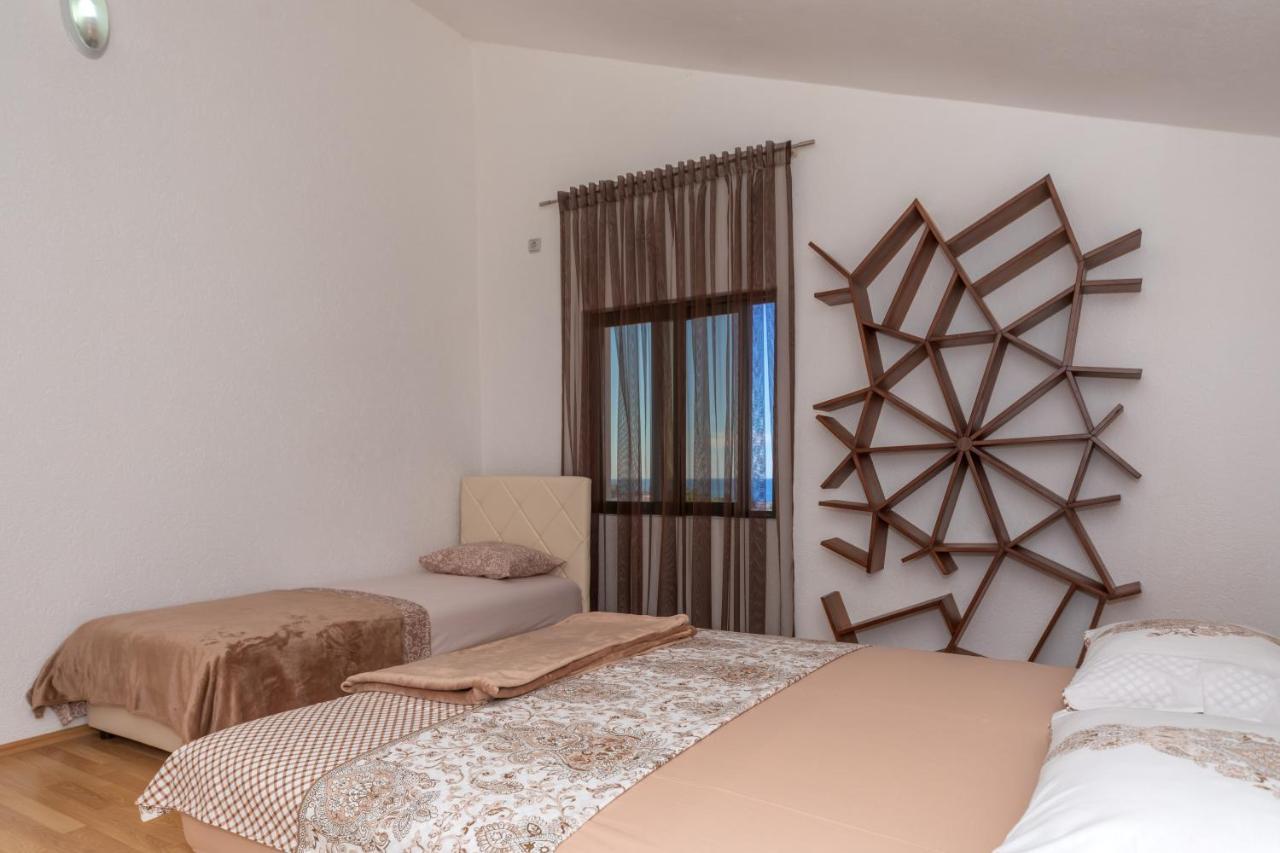 Apartman Sara Bar Buitenkant foto