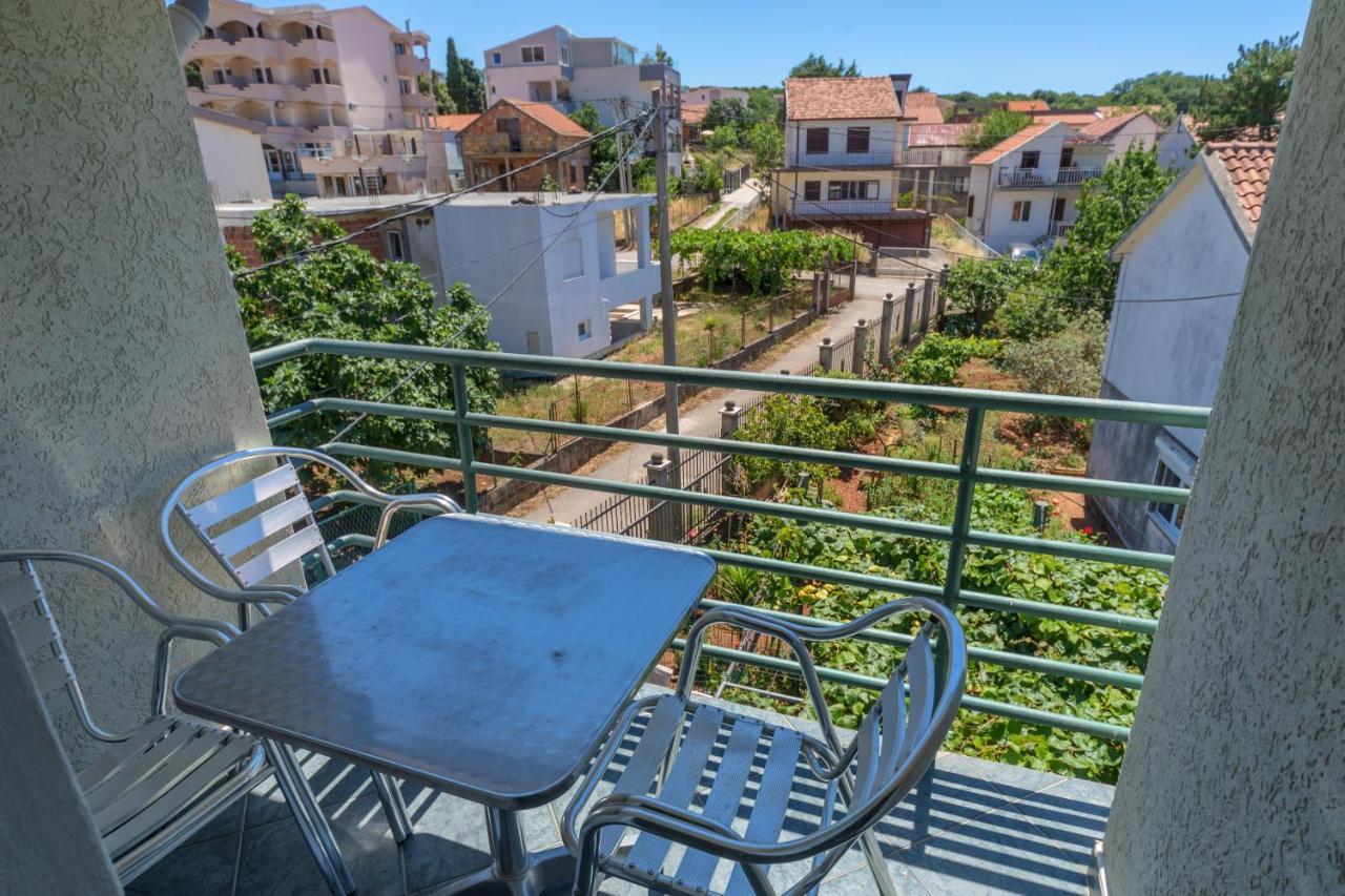 Apartman Sara Bar Buitenkant foto