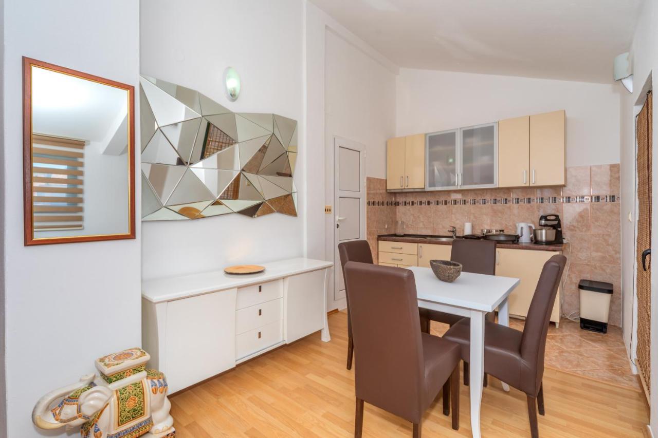 Apartman Sara Bar Buitenkant foto