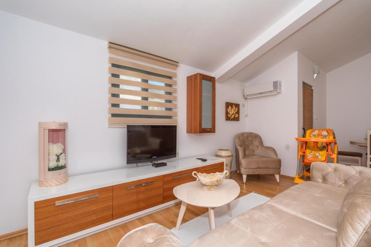 Apartman Sara Bar Buitenkant foto