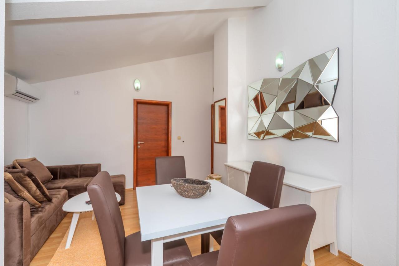 Apartman Sara Bar Buitenkant foto