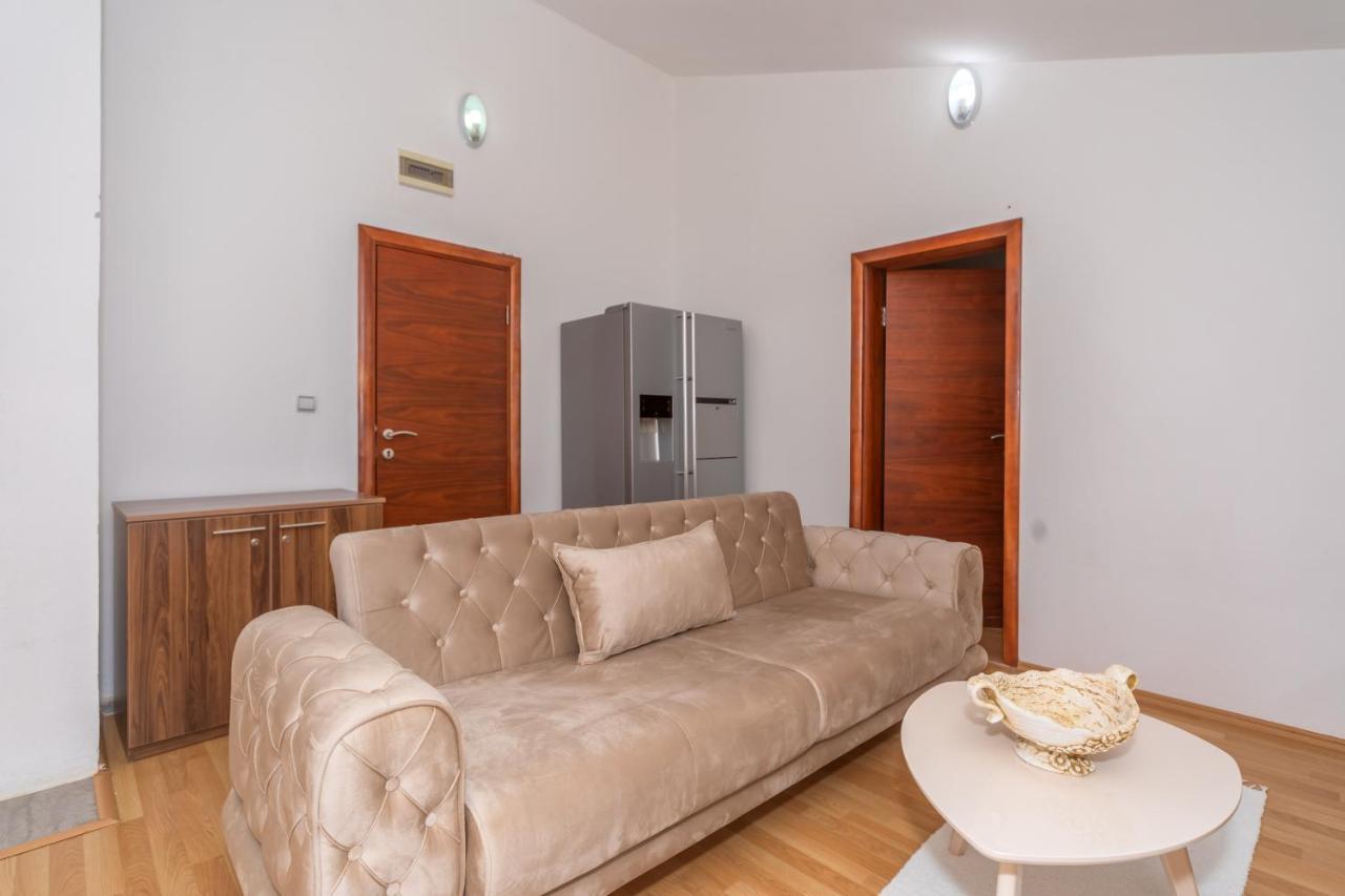 Apartman Sara Bar Buitenkant foto