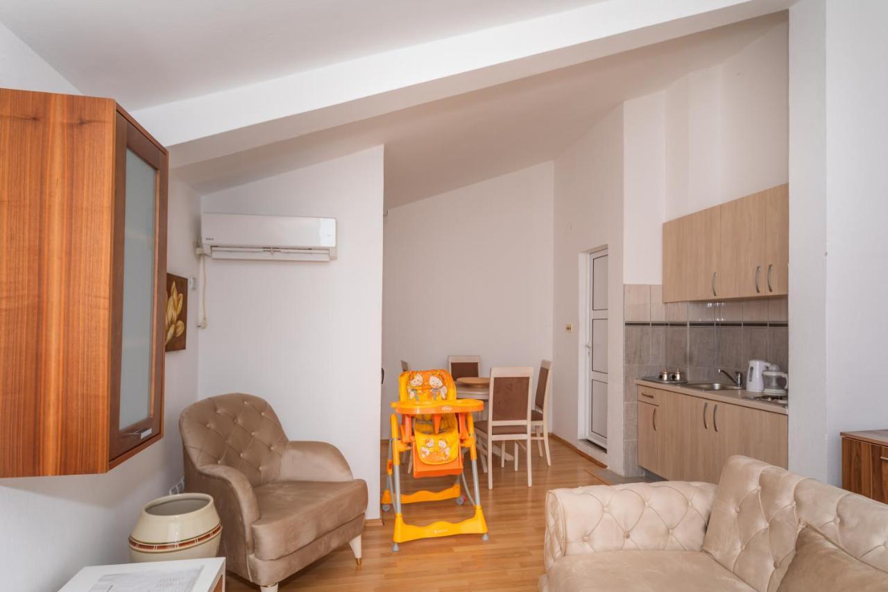 Apartman Sara Bar Buitenkant foto